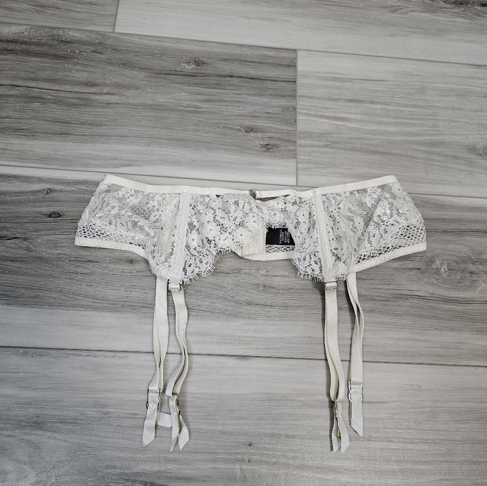 Elegant White Lace Garter Belt